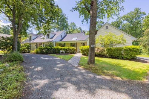 230 Van Houten Flds, West Nyack, NY 10994-2524