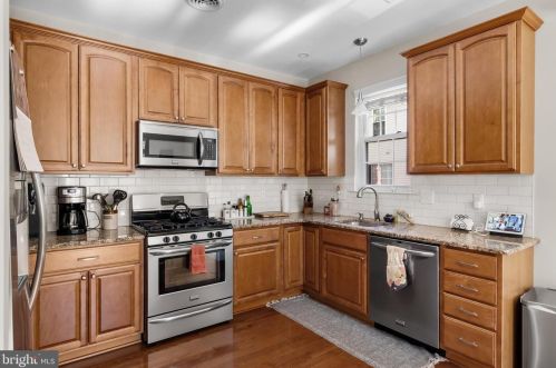 6504 Riverfront Dr, Palmyra NJ  08065-2145 exterior