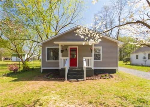 1369 Melviney St, Statesville, NC 28677-3721