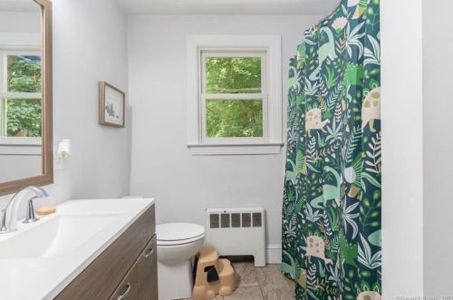 1 Beech Dr, Norwich CT 06360-2903 exterior