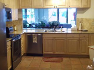 54057 Oakhill, La Quinta CA  92253-4701 exterior