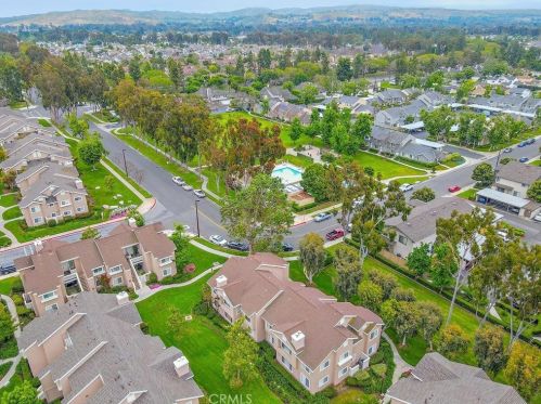 74 Woodleaf, Irvine CA  92614-7081 exterior