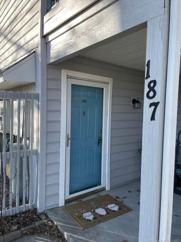 110 Leafwood Ln, Groton CT  06340-6294 exterior