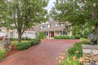 59 Eagle Dr, Mashpee, MA 02649-3642