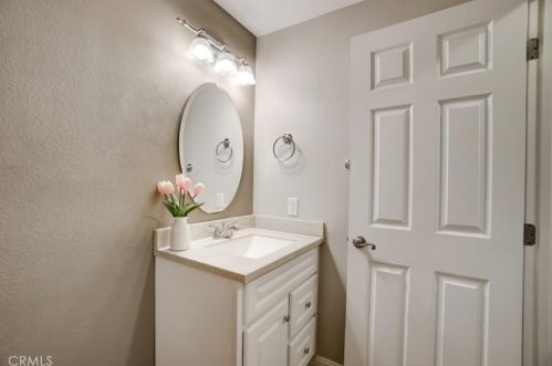 12 Christamon, Irvine CA 92620-1829 exterior