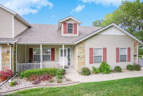 10379 Oakwood Ct, Hammond, IN 46322-3534