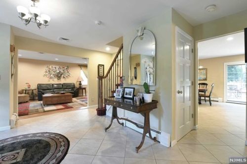 44 O Shaughnessy Ln, Closter, NJ 07624-3214