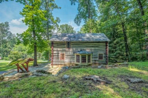 83 Lommason Glen Rd, Belvidere NJ  07823-2813 exterior