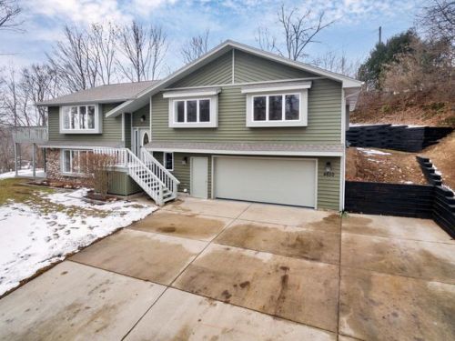 4650 Edgewood Dr, Slinger, WI 53086-9504