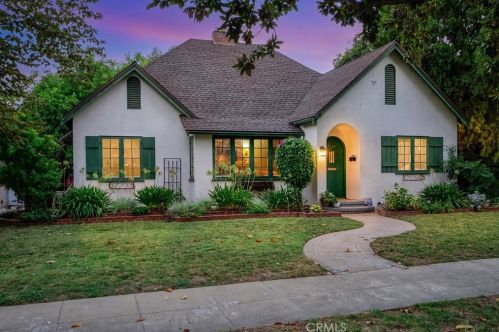 4448 5th St, Riverside, CA 92501-2616