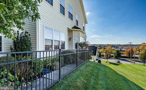 47 Lincoln Dr, Downingtown, PA 19335-5327