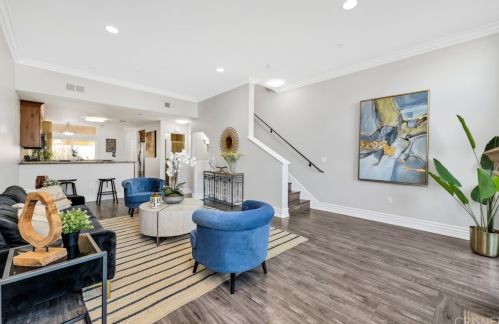 5550 Ventura Canyon Ave, Van Nuys, CA 91401-5246