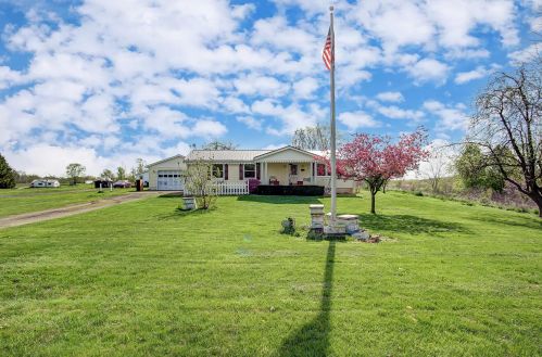3045 Wayne Ridge Rd, Zanesville OH  43701-8651 exterior