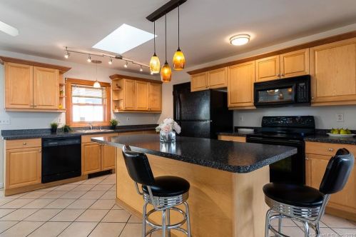 52 Summer St, Waterford CT  06385-2333 exterior
