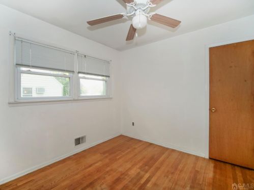 80 Star St, Iselin NJ  08830-1860 exterior