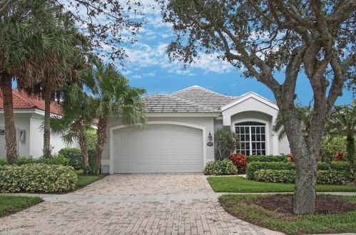 5073 Kensington High St, Naples, FL 34105-5647