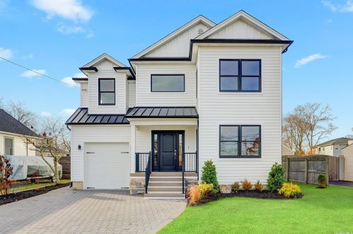 2592 Hewlett Ln, North Bellmore NY  11710-4413 exterior