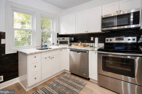 221 Kings Hwy, Camden NJ  08106-1616 exterior