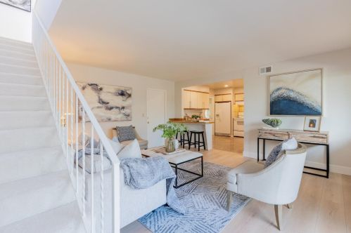 1069 Homestead Rd, Sunnyvale CA  94087-5156 exterior