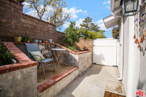 840 Moffatt Cir, Simi Valley CA  93065-5633 exterior