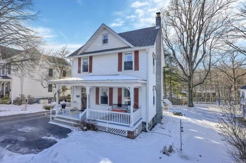 4 Center St, Cornwall, NY 12518-1302