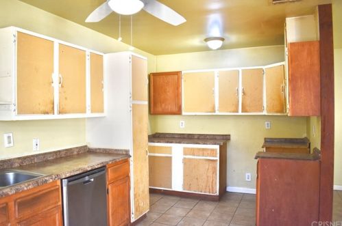 8123 Noble Ave, Van Nuys CA 91402-4509 exterior