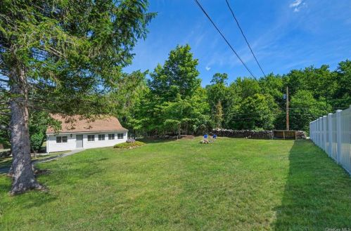 533 Oscawana Lake Rd, Tompkins Corners NY  10579-2205 exterior