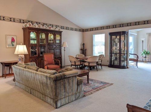 1771 Pinehurst Dr, Springfield OH 45502-7897 exterior