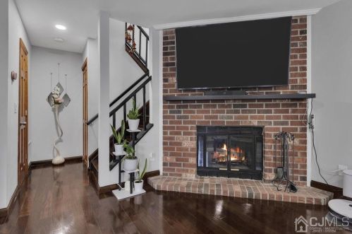 2 Covington Ct, East Brunswick NJ  08816-5127 exterior