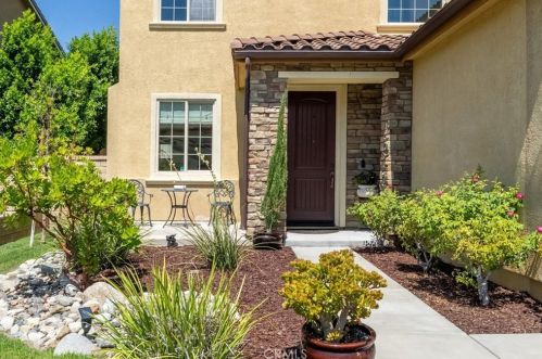 16855 Royal Pines Ln, Santa Clarita, CA 91387-8165