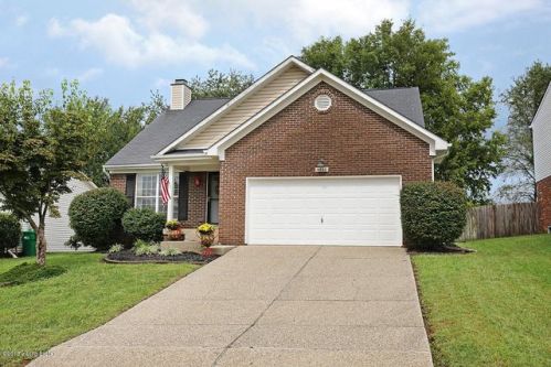4635 Oak Pointe Dr, Louisville, KY 40245-6437