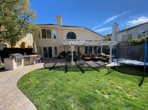 23037 Weymouth Pl, Santa Clarita CA  91354-2040 exterior