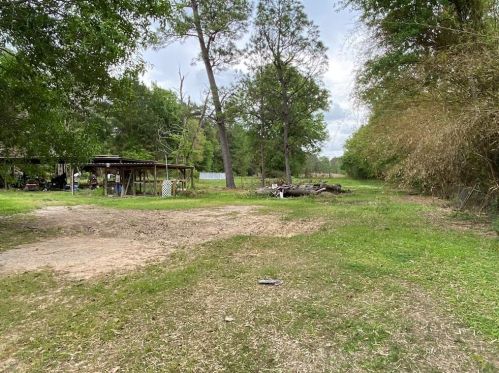 275 Thomas Rd, Beaumont TX 77706-4616 exterior