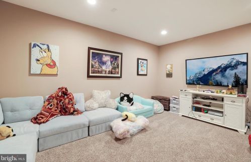 43331 Riverpoint Dr, Leesburg VA 20176-1296 exterior