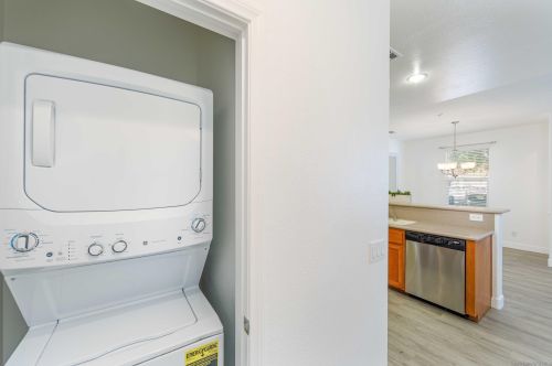 227 Calle Del Sol, Vista CA  92083-3624 exterior