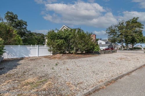 66 Driftwood Dr, Bricktown NJ  08723-5806 exterior