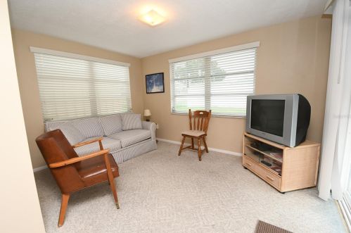 4031 Reggie Dr, Tarpon Springs FL  34691-3547 exterior