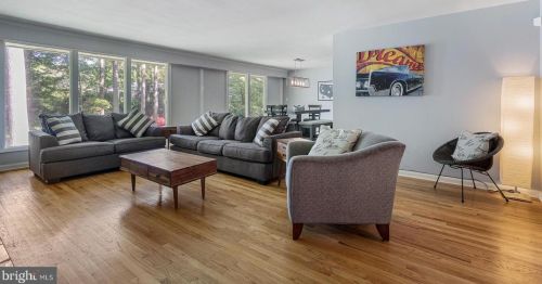 2107 Dunhill Dr, Wilmington, DE 19810-4701