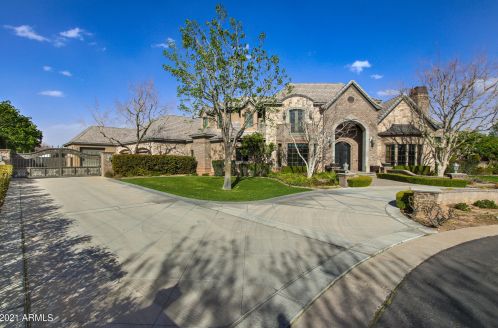 2866 Robin Ct, Gilbert, AZ 85296-9424