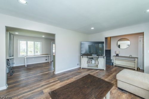 52 White Oak Ct, Parsippany NJ  07054-2325 exterior