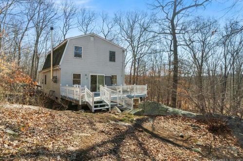 261 Whistle Town Rd, East Lyme CT  06333-1031 exterior