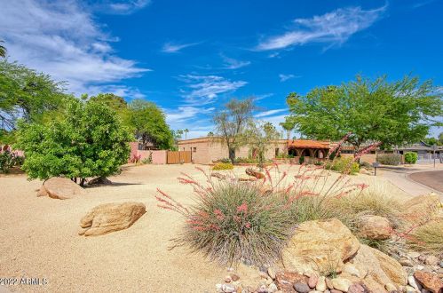 2 Conrad Dr, Phoenix, AZ 85022-3642