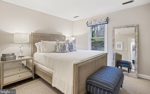 810 Hickory Vale Ln, Great Falls VA  22066-2810 exterior