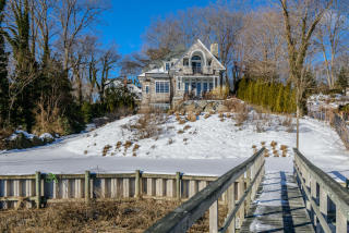 29 Harbor Heights Dr, Center Port, NY 11721-1620