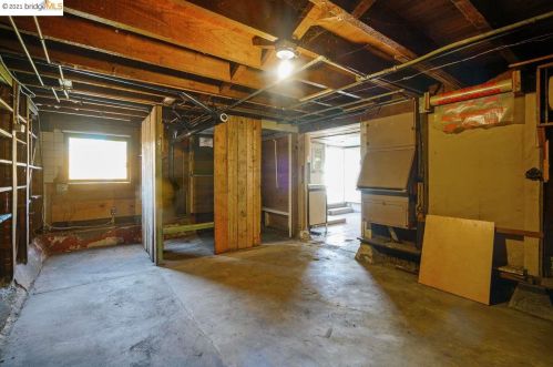 456 Cavour St, Oakland CA  94618-1077 exterior
