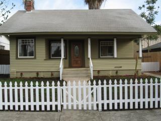 121 6th Ave, Escondido, CA 92025-4805