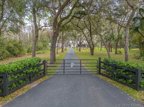 465 Dickson Ave, Osteen, FL 32764-9218