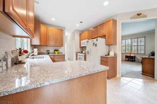 17 Shippen Ct, Flemington NJ  08822-6835 exterior