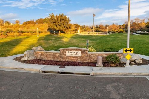 1050 Straightaway Ct, Oceanside CA  92057-1949 exterior