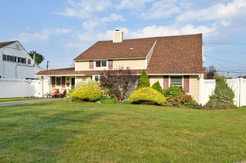 87 Willowood Dr, North Wantagh, NY 11793-1248